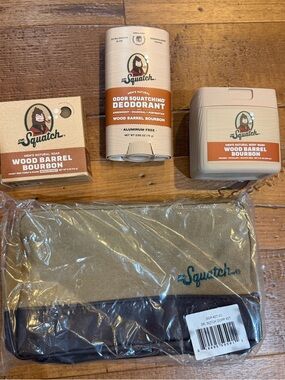 BRAND NEW-Dr. Squatch Wood Barrel Bourbon Men's Care Set with Travel Bag